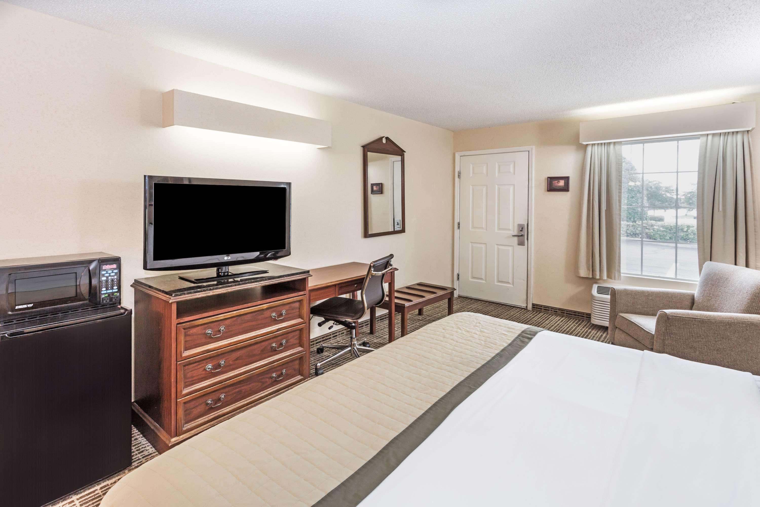 Baymont By Wyndham Valdosta At Valdosta Mall Buitenkant foto