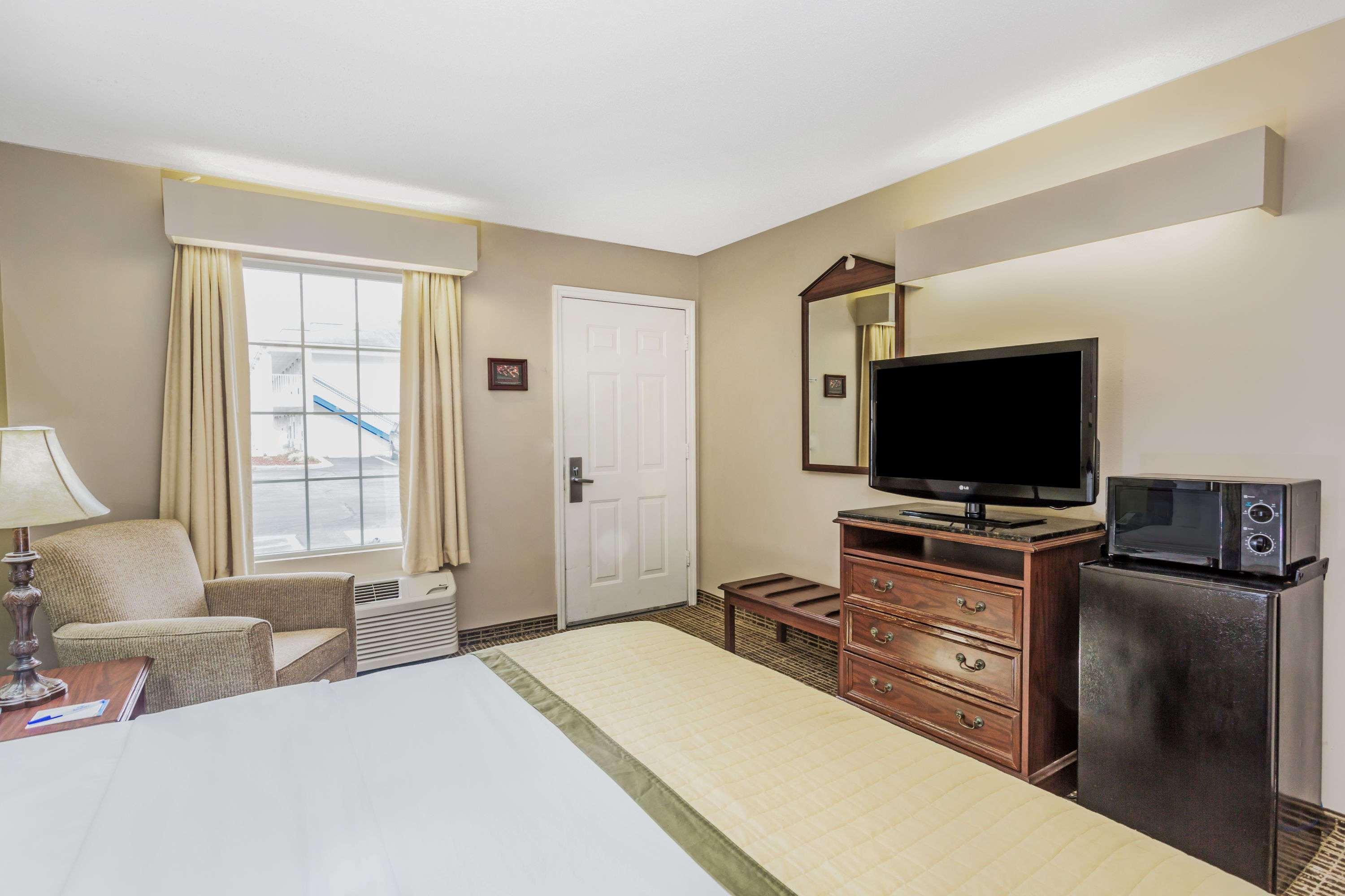 Baymont By Wyndham Valdosta At Valdosta Mall Buitenkant foto