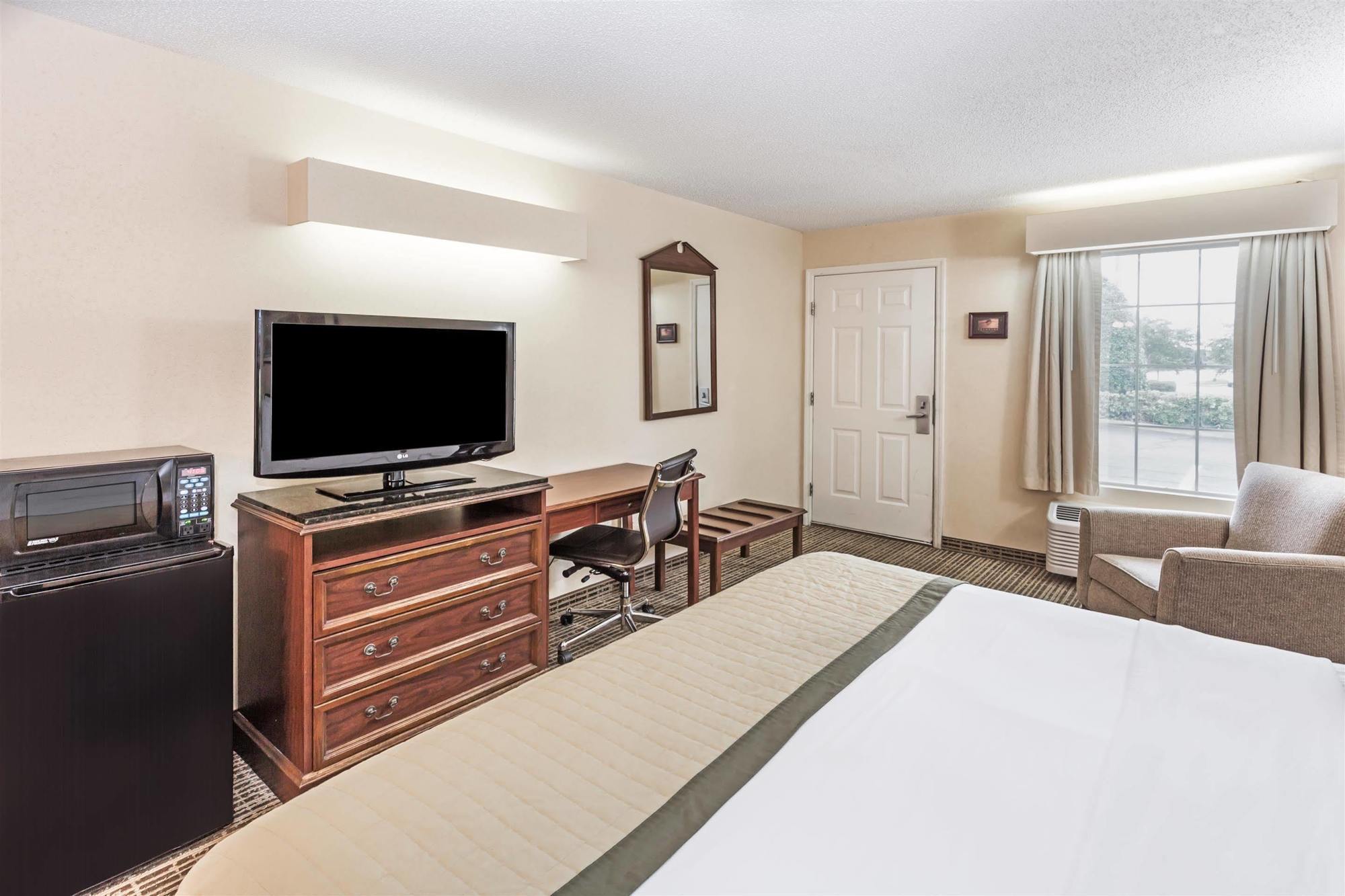 Baymont By Wyndham Valdosta At Valdosta Mall Buitenkant foto